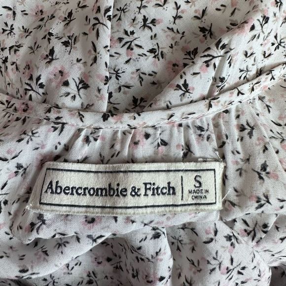 Abercrombie & Fitch white floral cold shoulder top size small - Picture 7 of 8